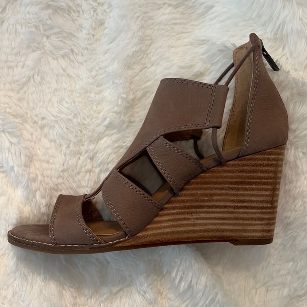 Lucky Brand sz 8 wedge